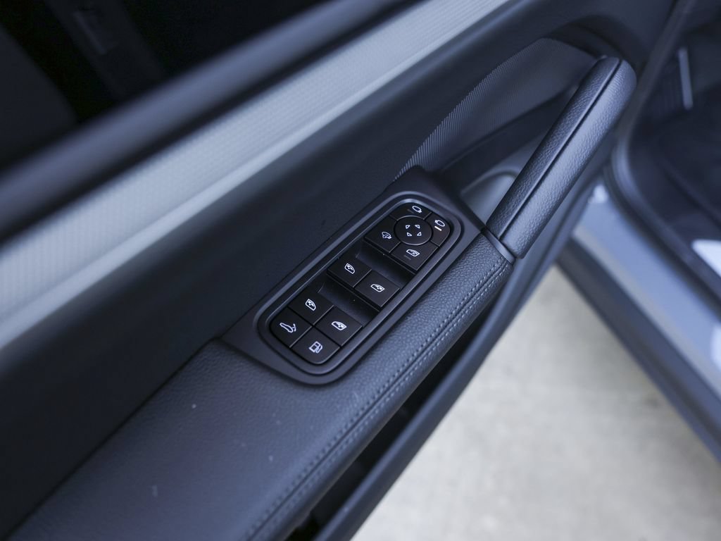 New 2026 Porsche Cayenne E-Hybrid Coupe AWD/4WD image 33