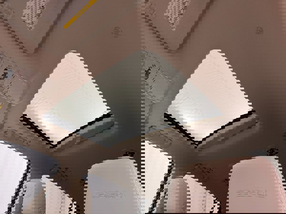 Used 2021 GMC Acadia Denali w/ Denali Technology Package image 9