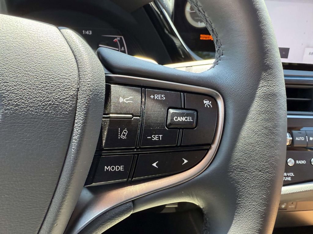 Used 2024 Lexus ES 350 w/ Premium Package FWD image 19