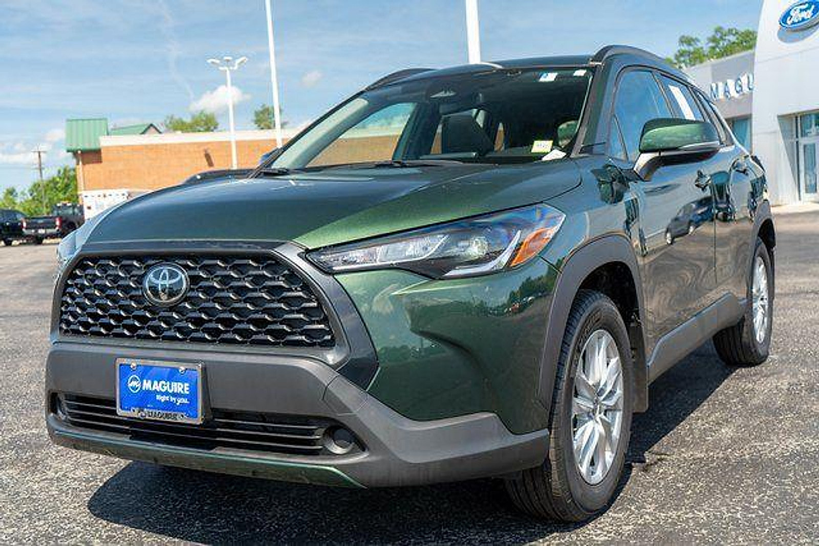 Used 2023 Toyota Corolla Cross LE w/ Moonroof Package AWD/4WD image 2