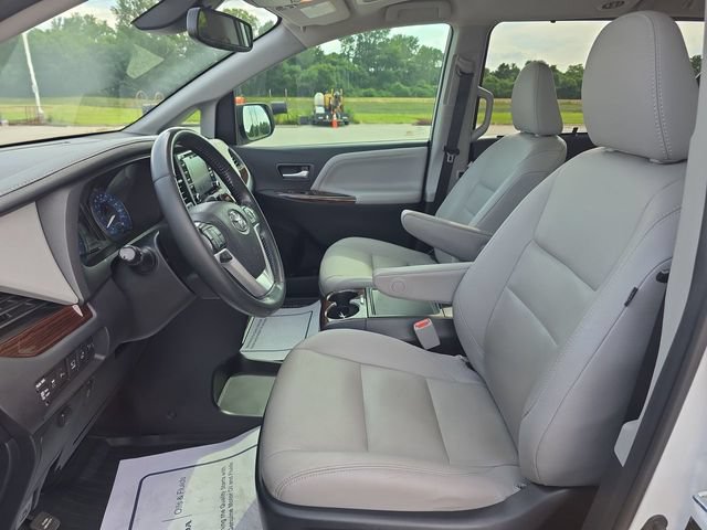 Used 2020 Toyota Sienna Limited Premium FWD image 18