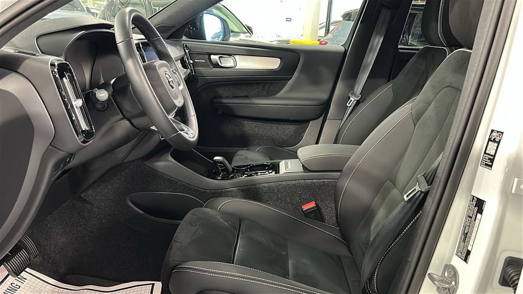 Used 2026 Volvo XC40 B5 Ultra w/ Climate Package AWD/4WD image 10
