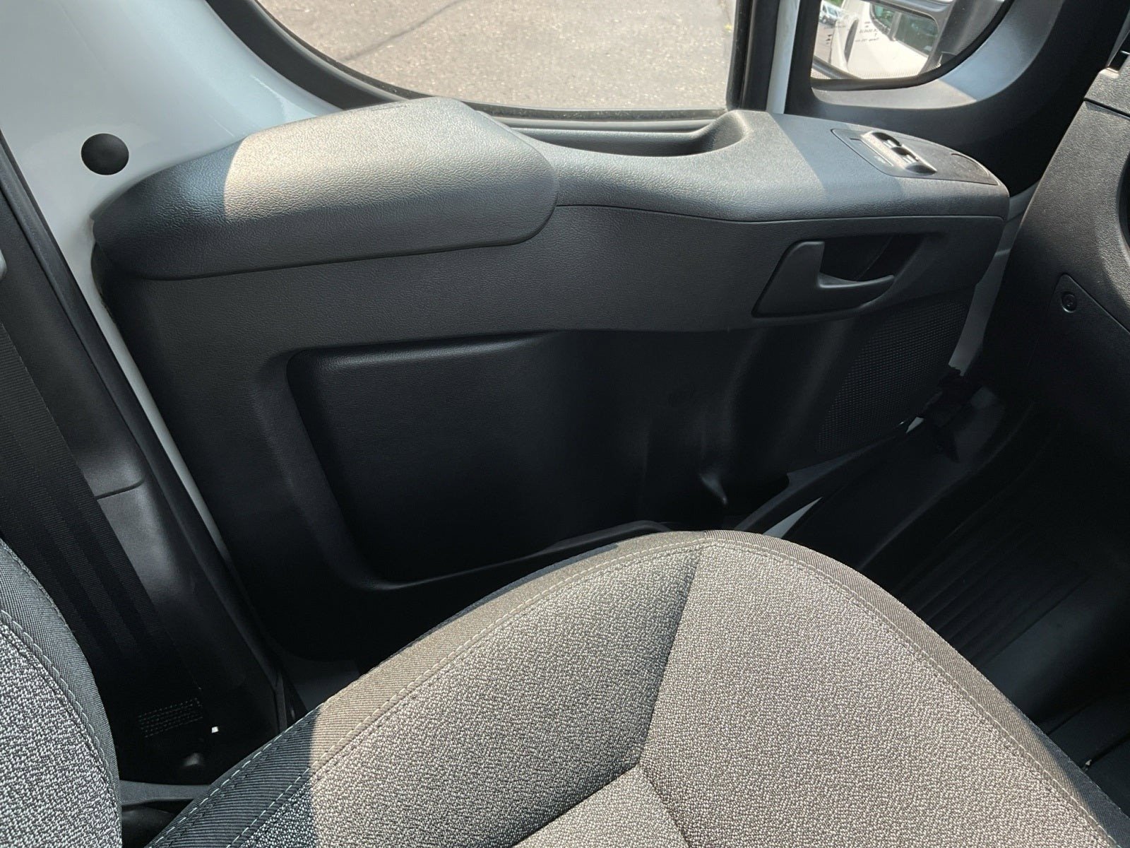 Used 2024 RAM ProMaster 2500 w/ Storage Group image 17