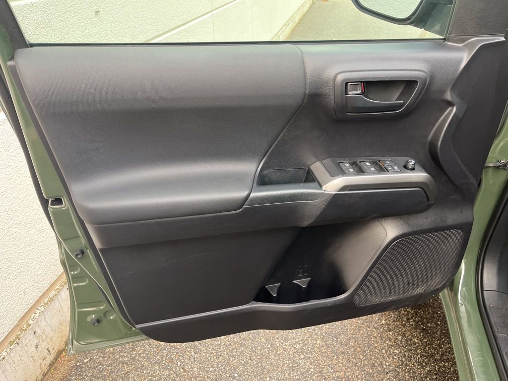 Used 2021 Toyota Tacoma SR5 w/ Trail Edition image 16