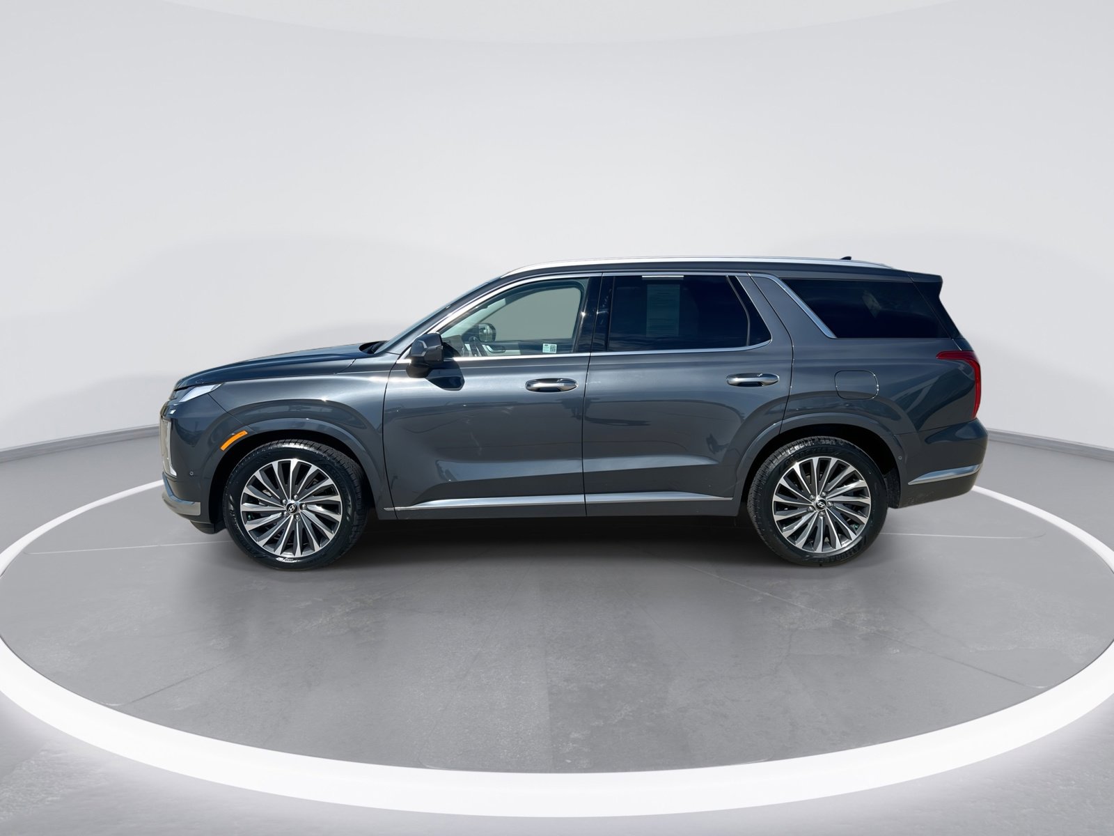 Used 2024 Hyundai Palisade Calligraphy image 5