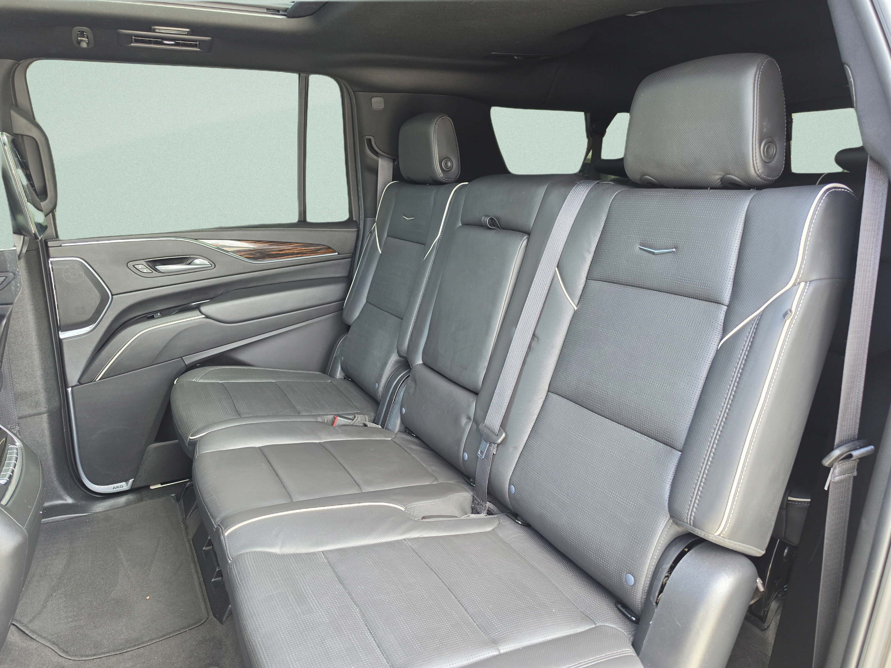 Used 2023 Cadillac Escalade ESV Premium Luxury w/ Performance Package AWD/4WD image 22
