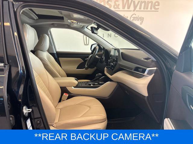Used 2022 Toyota Highlander XLE AWD/4WD image 8