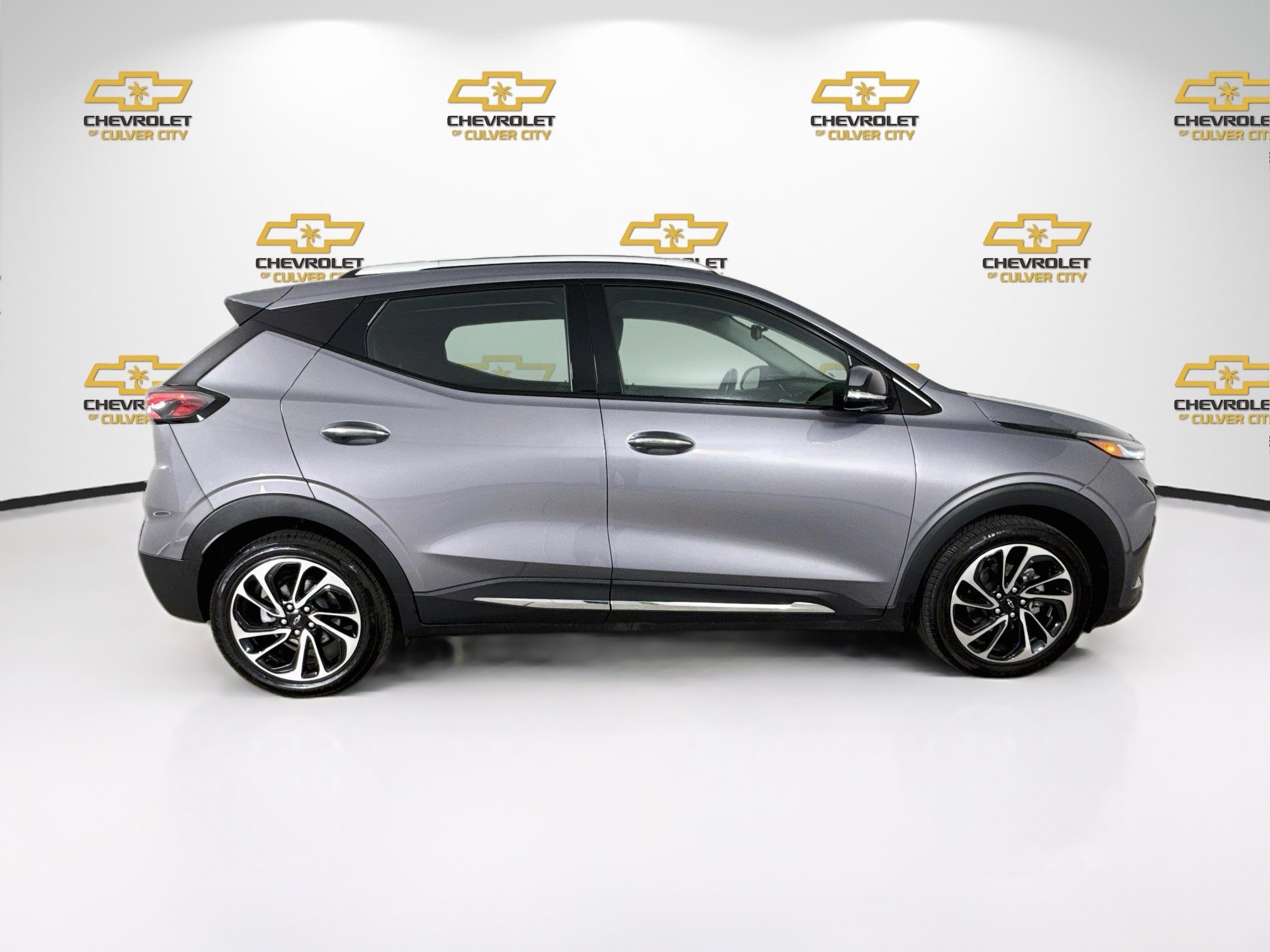 Used 2023 Chevrolet Bolt EUV Premier w/ Super Cruise Package FWD image 9