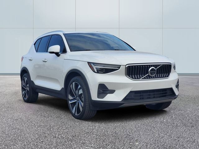 Certified 2024 Volvo XC40 B5 Plus w/ Protection Package Premier image 3