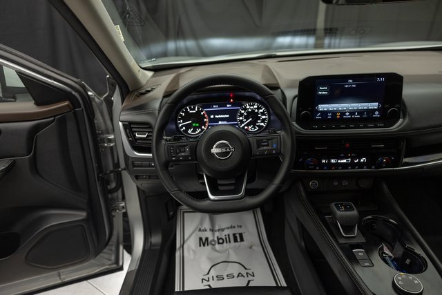 Used 2023 Nissan Rogue SL w/ SL Premium Package image 18