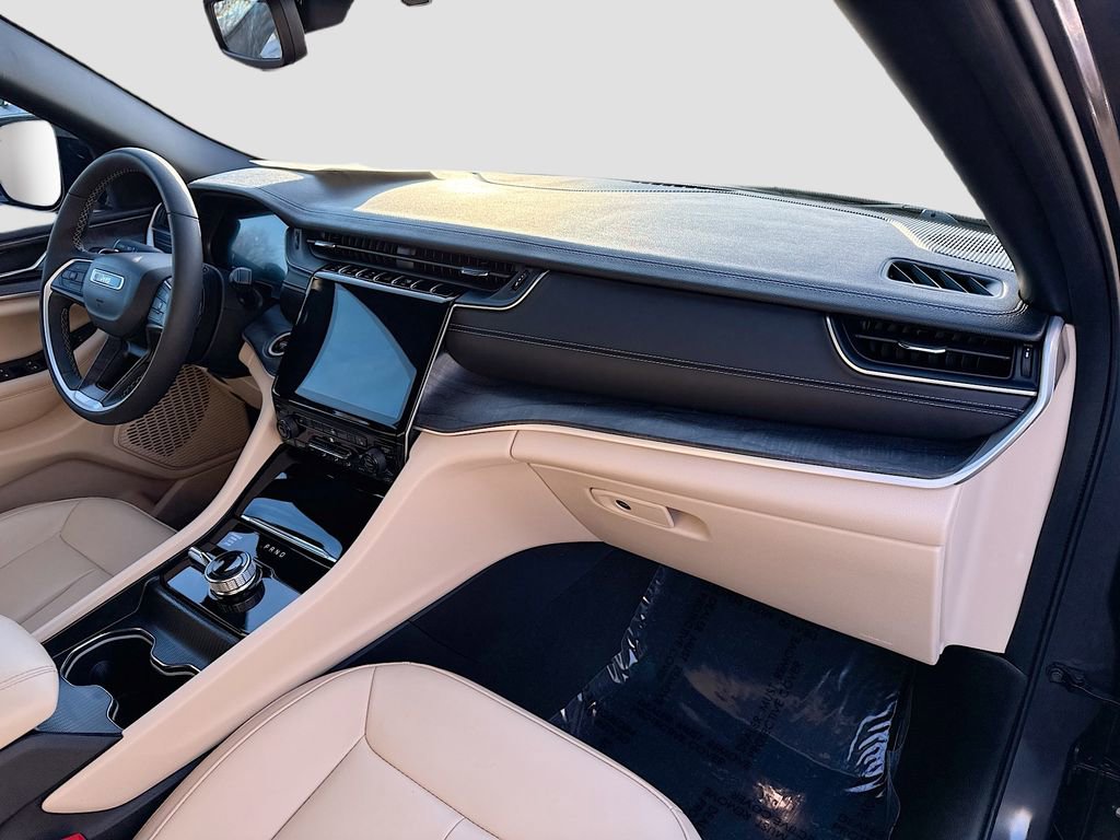 Used 2024 Jeep Grand Cherokee Limited image 27