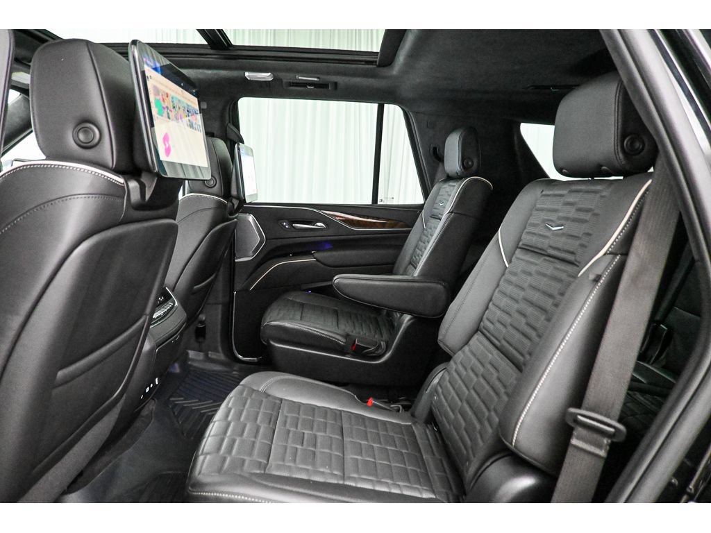 Certified 2024 Cadillac Escalade Sport Platinum w/ LPO, ONYX Package AWD/4WD image 30