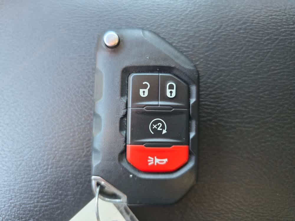 Used 2022 Jeep Wrangler Unlimited Sahara AWD/4WD image 21