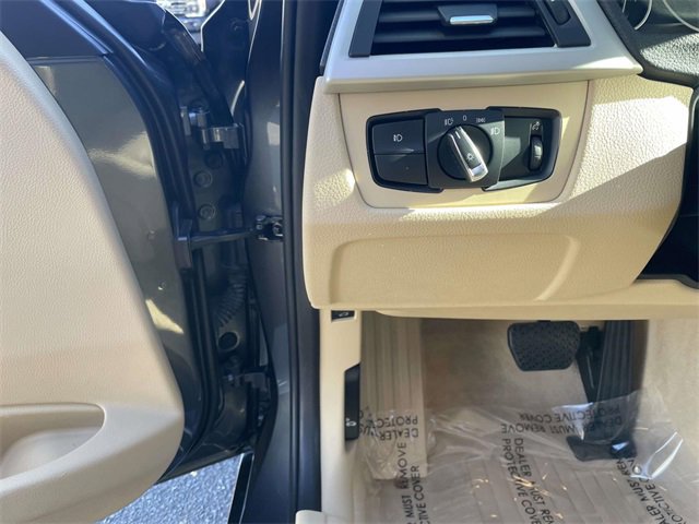 Used 2016 BMW 320i Sedan image 14