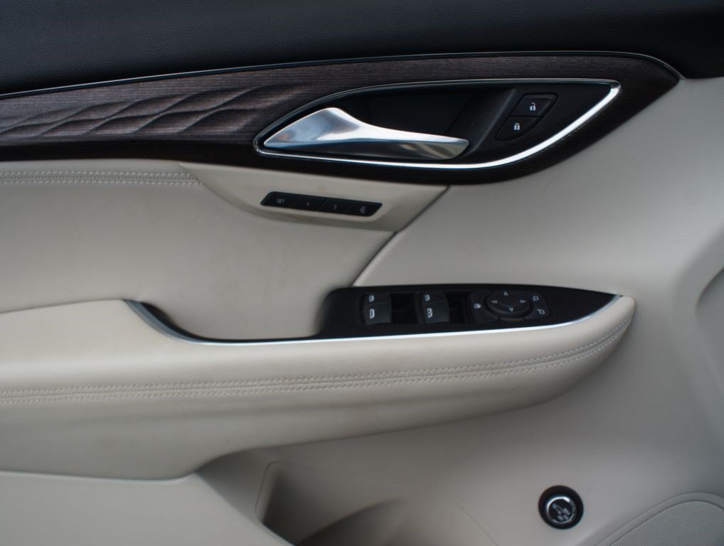 Used 2023 Buick Envision Avenir AWD/4WD image 29