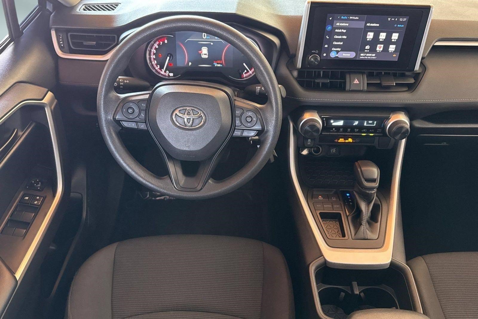 Used 2023 Toyota RAV4 LE FWD image 17