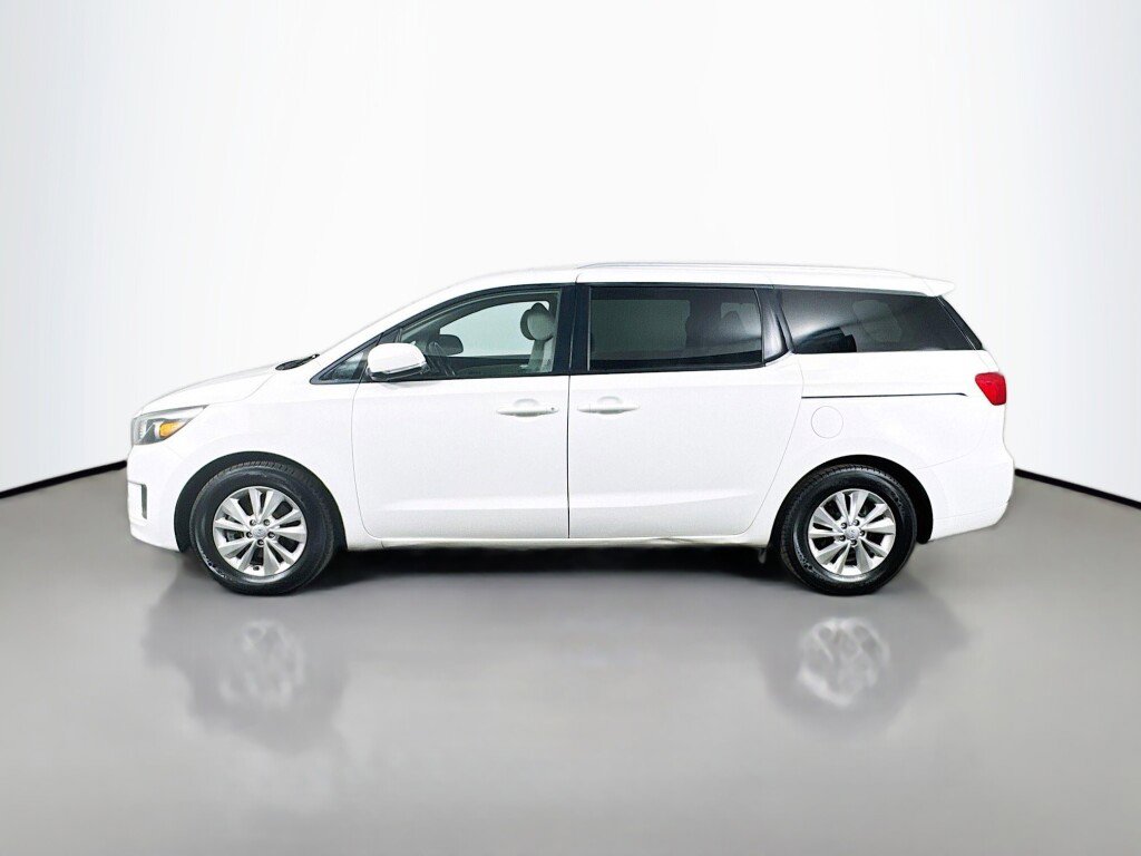 Used 2016 Kia Sedona LX w/ LX Convenience Package image 2