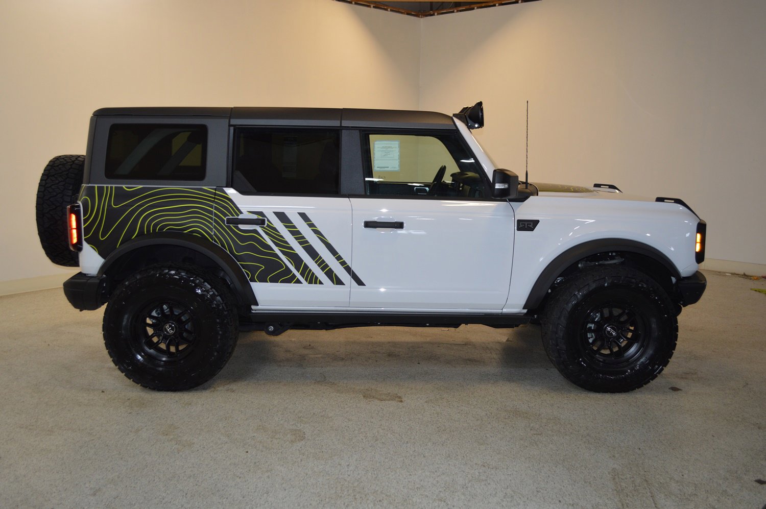 New 2025 Ford Bronco Badlands image 2