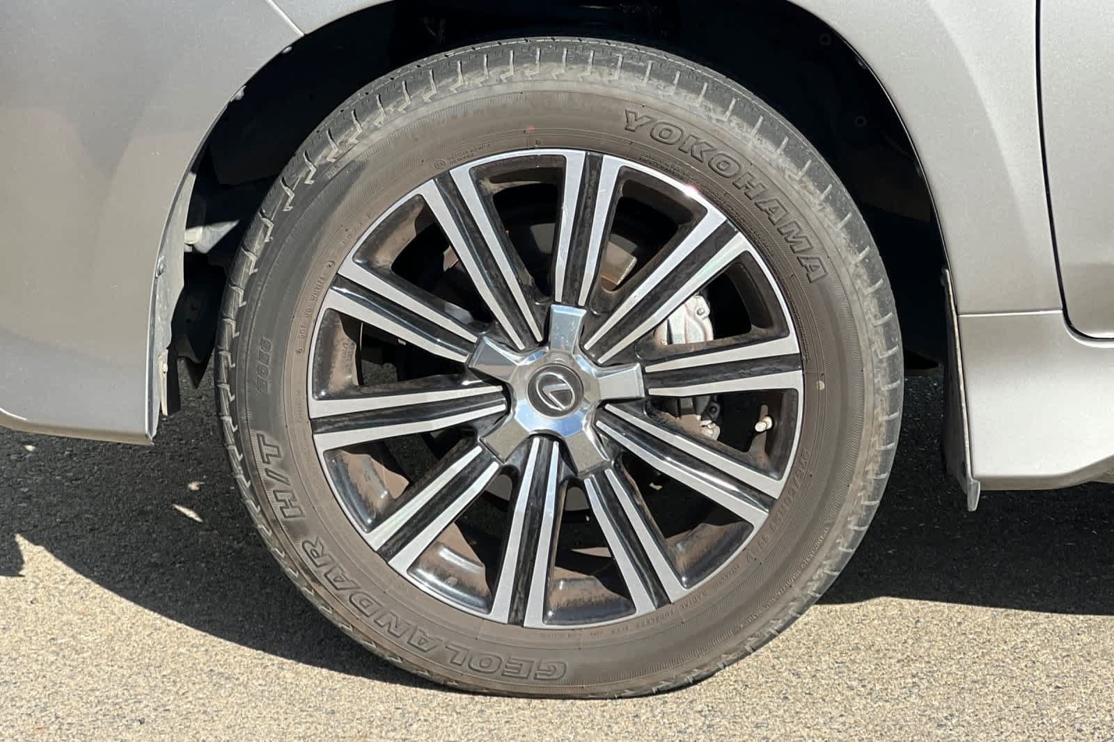 Used 2021 Lexus LX 570 4WD w/ Luxury Package image 13