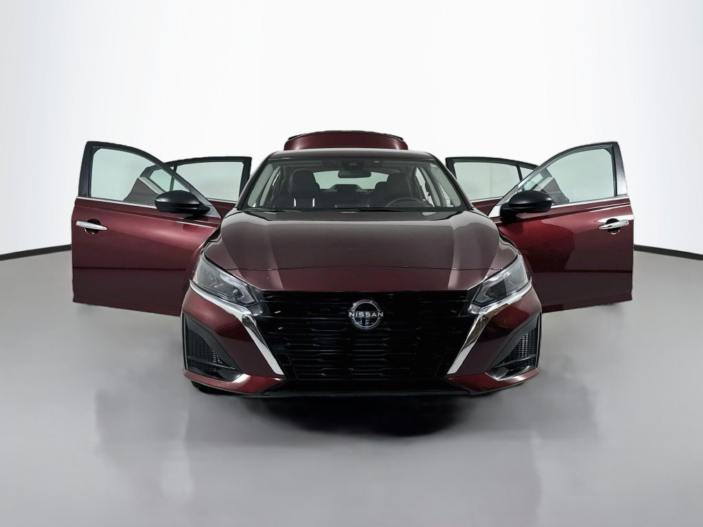 Used 2025 Nissan Altima 2.5 SV FWD image 19