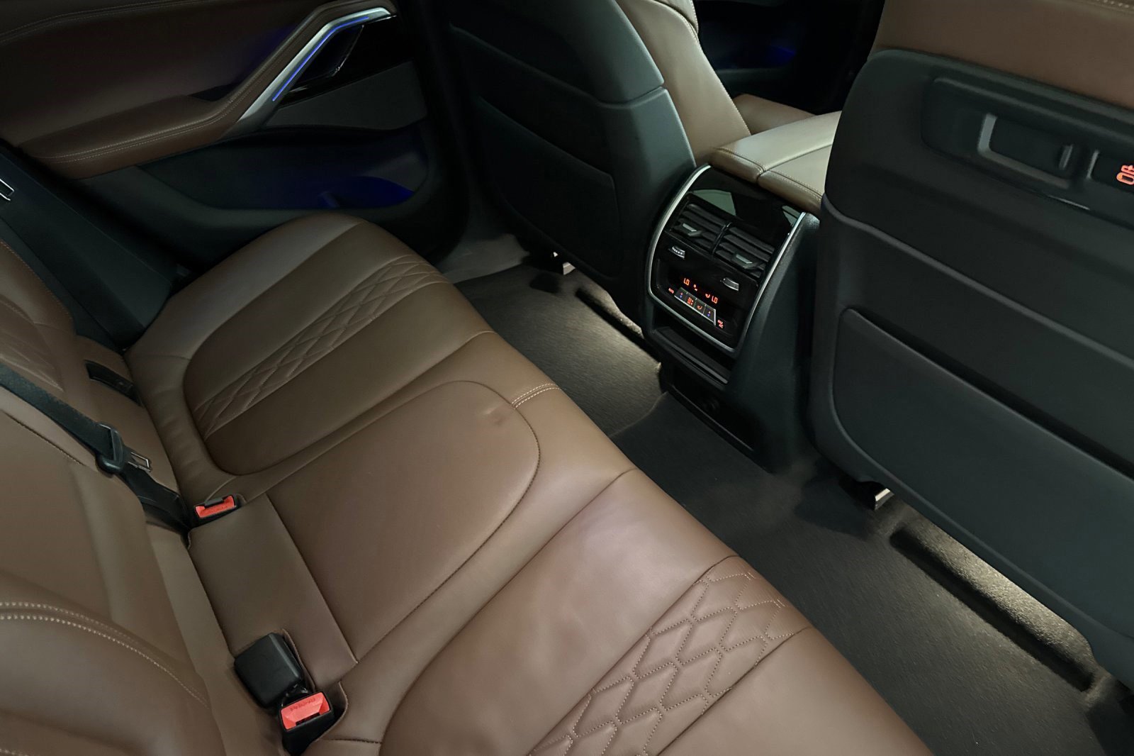 Used 2023 BMW X6 xDrive40i w/ M Sport Package AWD/4WD image 31