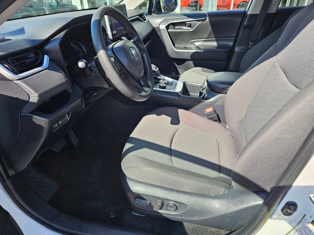 Used 2025 Toyota RAV4 XLE AWD/4WD image 21