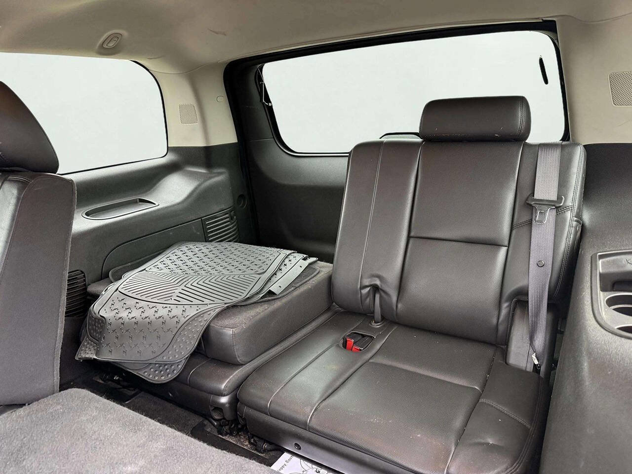 Used 2011 Cadillac Escalade Luxury AWD/4WD image 12