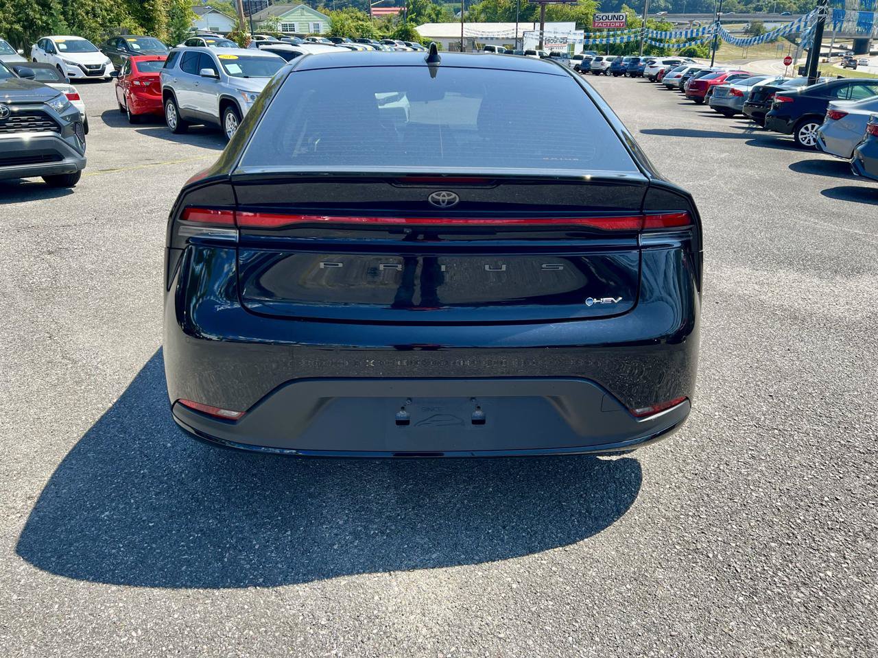 Used 2024 Toyota Prius LE FWD image 5