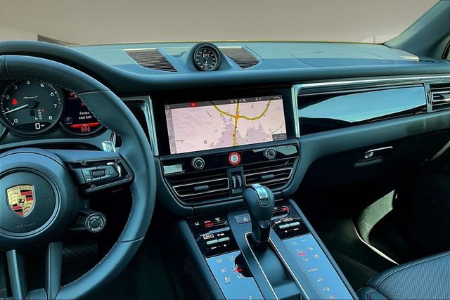 Used 2026 Porsche Macan image 9