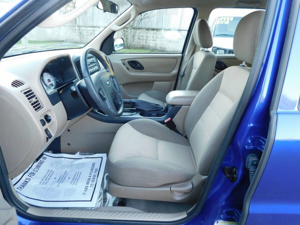 Used 2005 Ford Escape XLS FWD image 6
