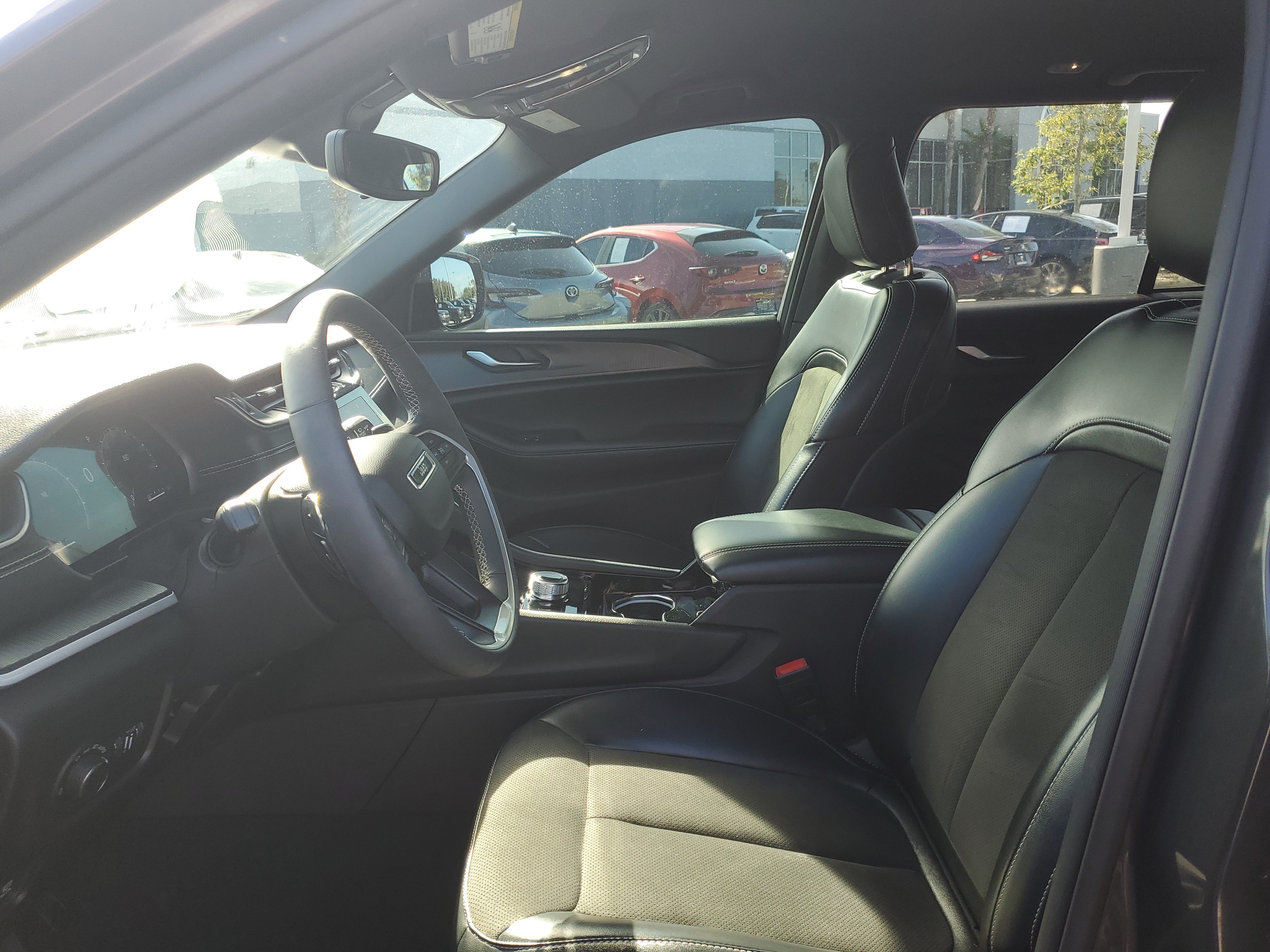 Used 2023 Jeep Grand Cherokee Altitude AWD/4WD image 14