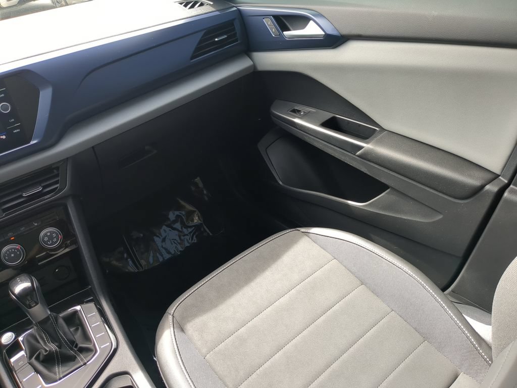 Certified 2023 Volkswagen Taos SE w/ Panoramic Sunroof Package FWD image 16
