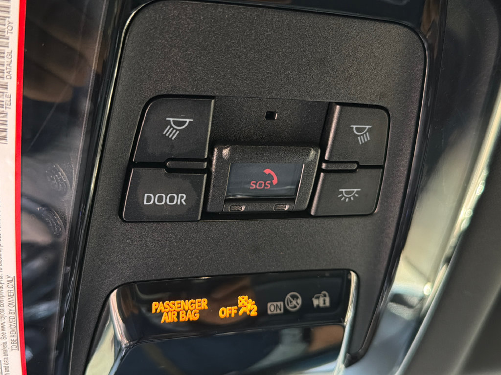 Used 2022 Toyota Venza XLE AWD/4WD image 34