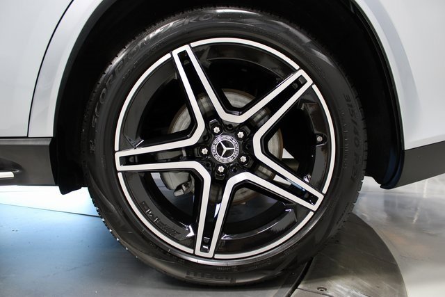 Used 2024 Mercedes-Benz GLS 450 4MATIC w/ AMG Line Exterior image 37