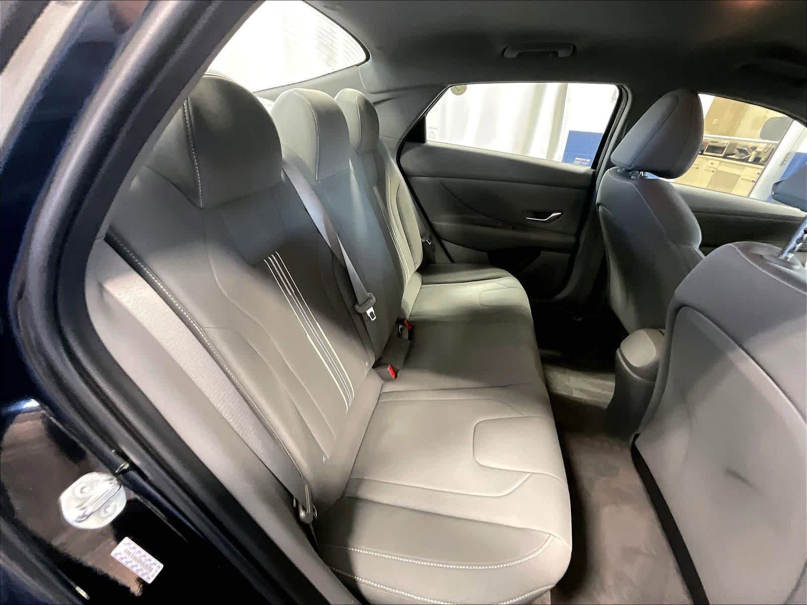Used 2023 Hyundai Elantra SEL w/ Convenience Package FWD image 16