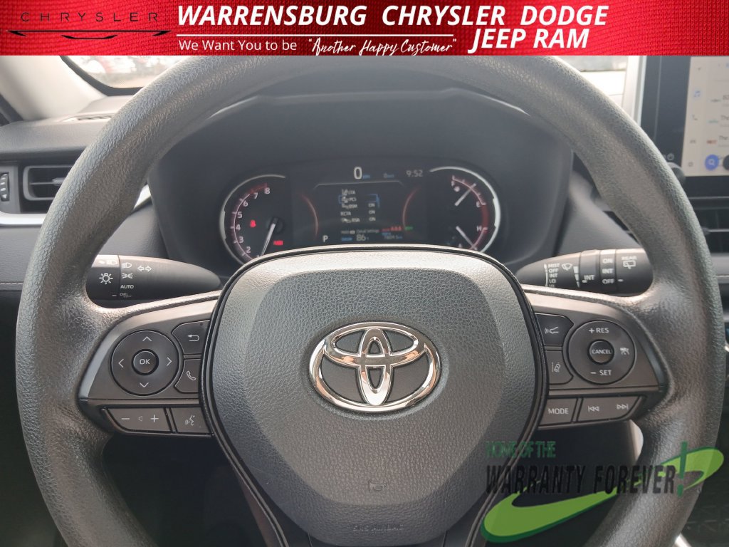 Used 2025 Toyota RAV4 XLE FWD image 20