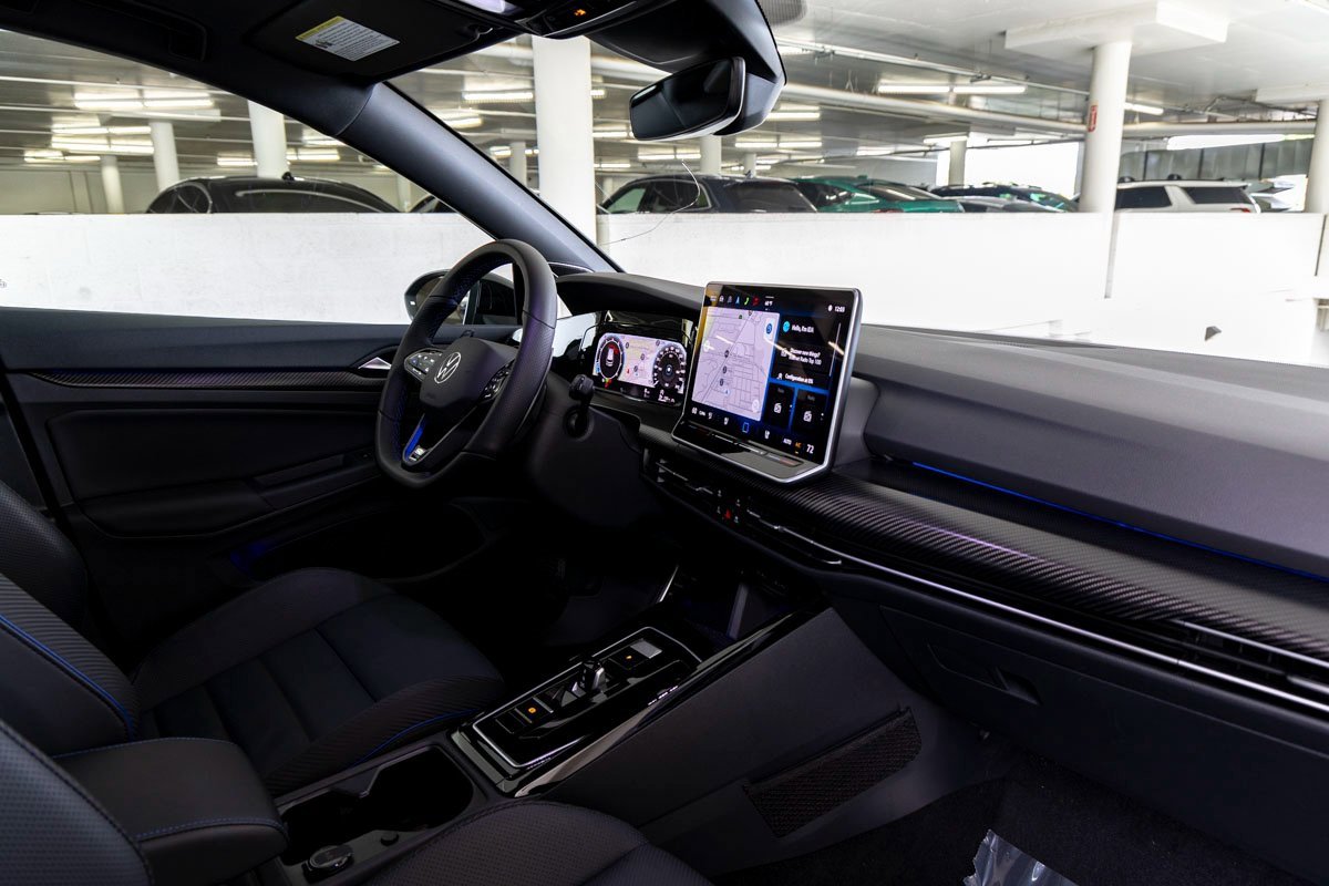 Used 2025 Volkswagen Golf R Black Edition image 28