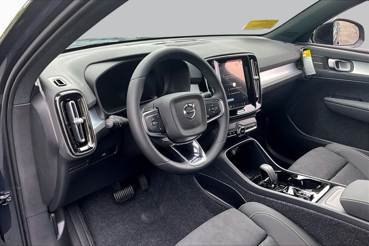 New 2026 Volvo XC40 B5 Ultra w/ Protection Package Premier AWD/4WD image 9