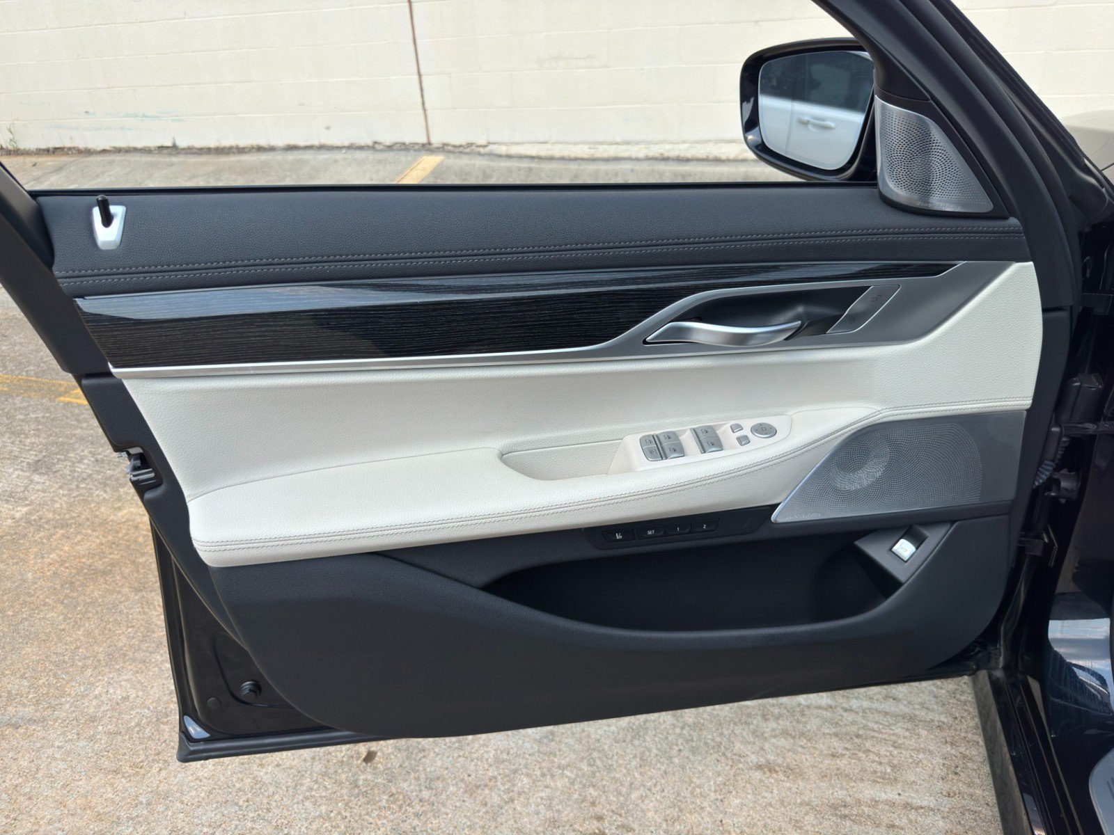Used 2019 BMW 740i w/ M Sport Package RWD image 44