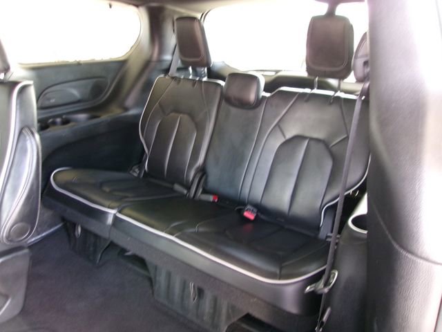 Used 2025 Chrysler Pacifica Limited image 20