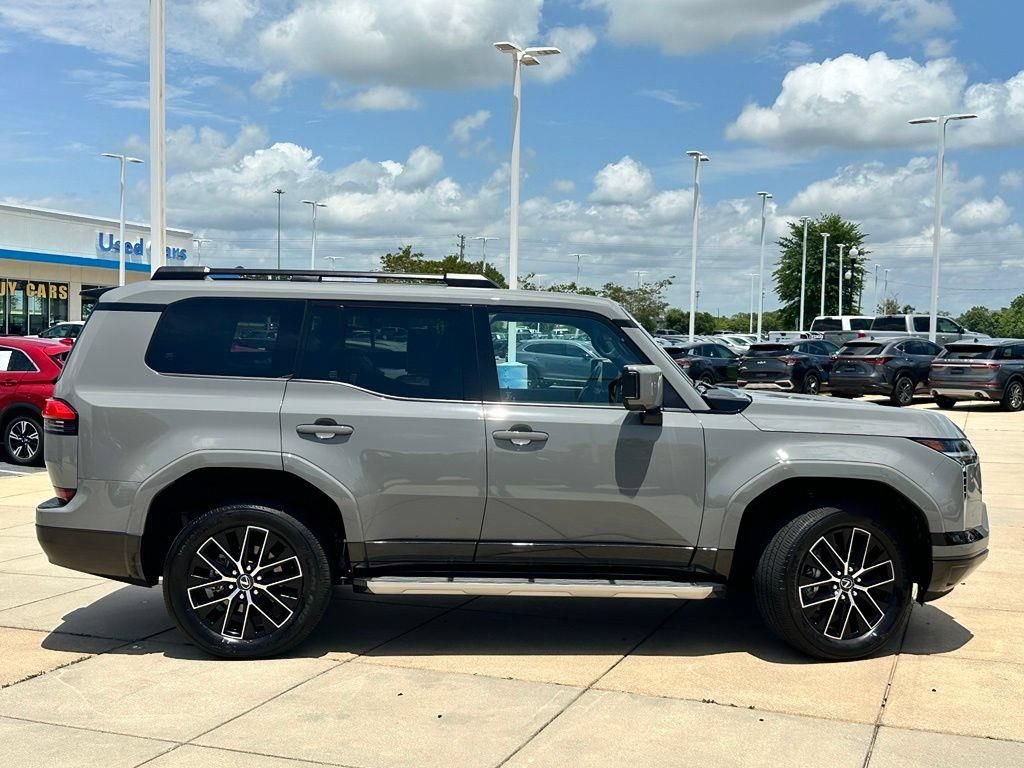Used 2024 Lexus GX 550 w/ Accessory Package (2T) AWD/4WD image 5