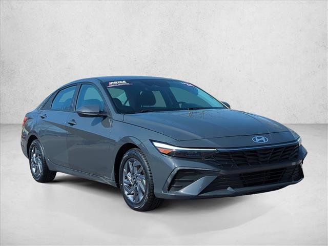 Used 2024 Hyundai Elantra SEL video 3