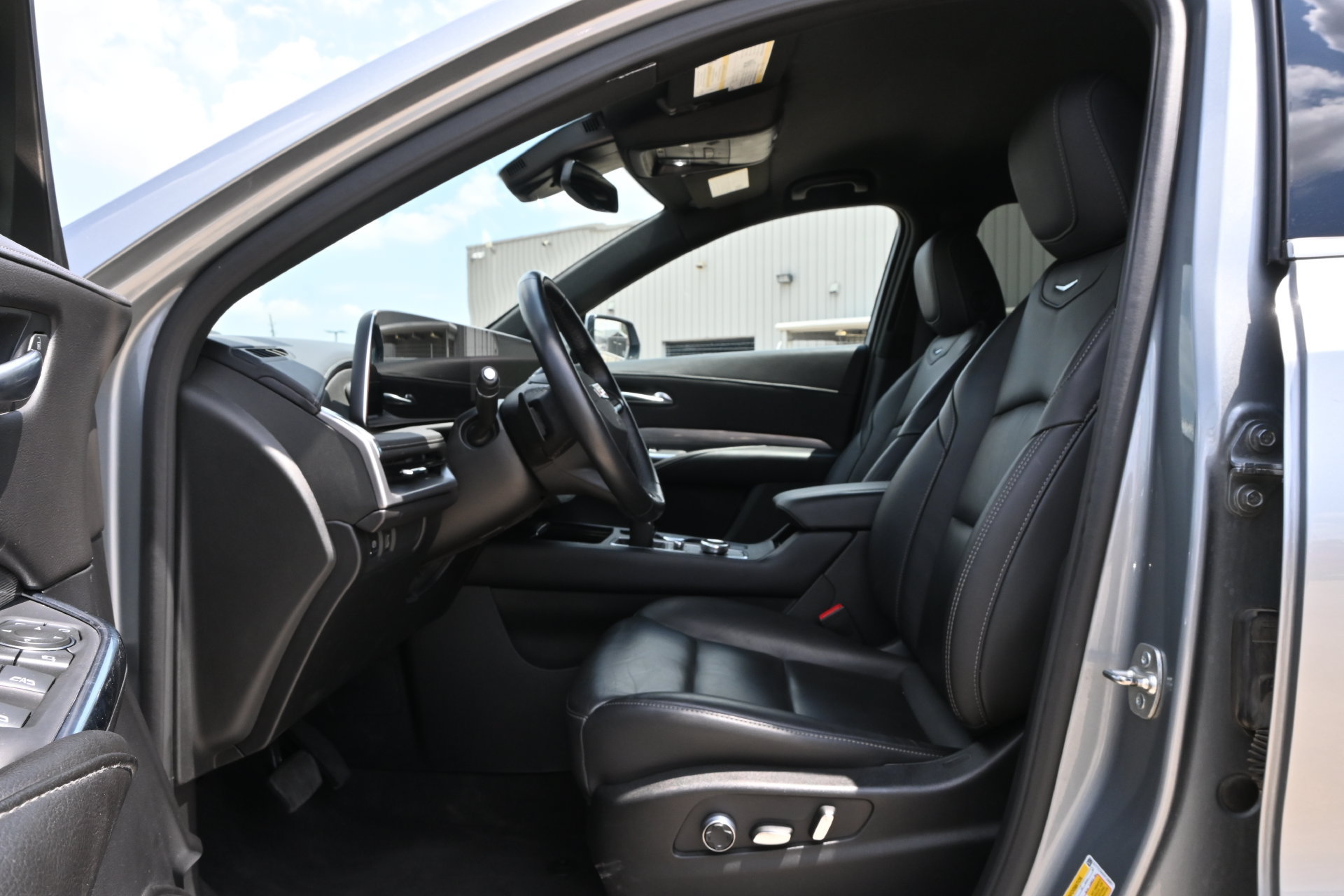 Certified 2025 Cadillac XT4 Premium Luxury FWD image 15