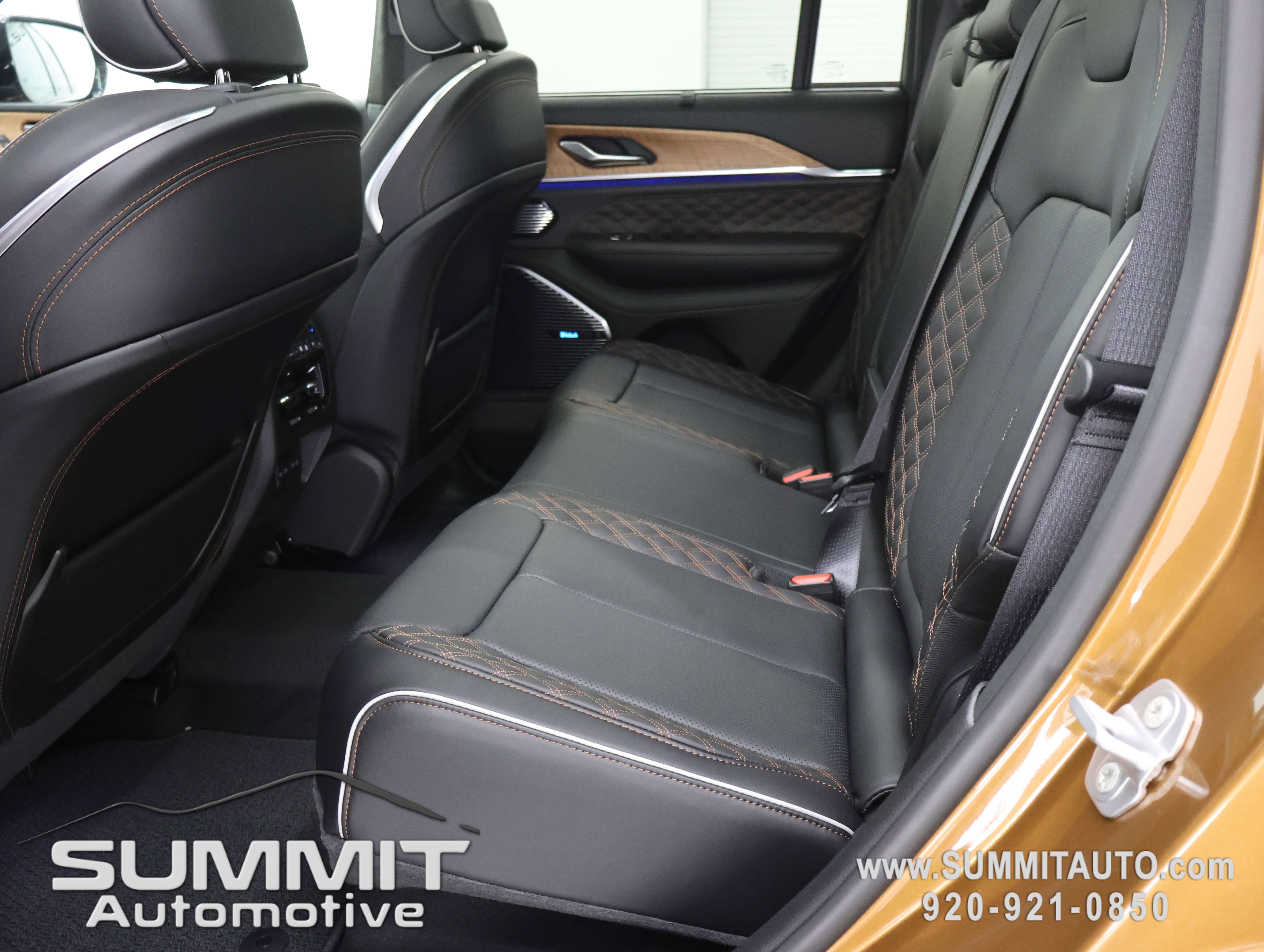 New 2026 Jeep Grand Cherokee Summit AWD/4WD image 9
