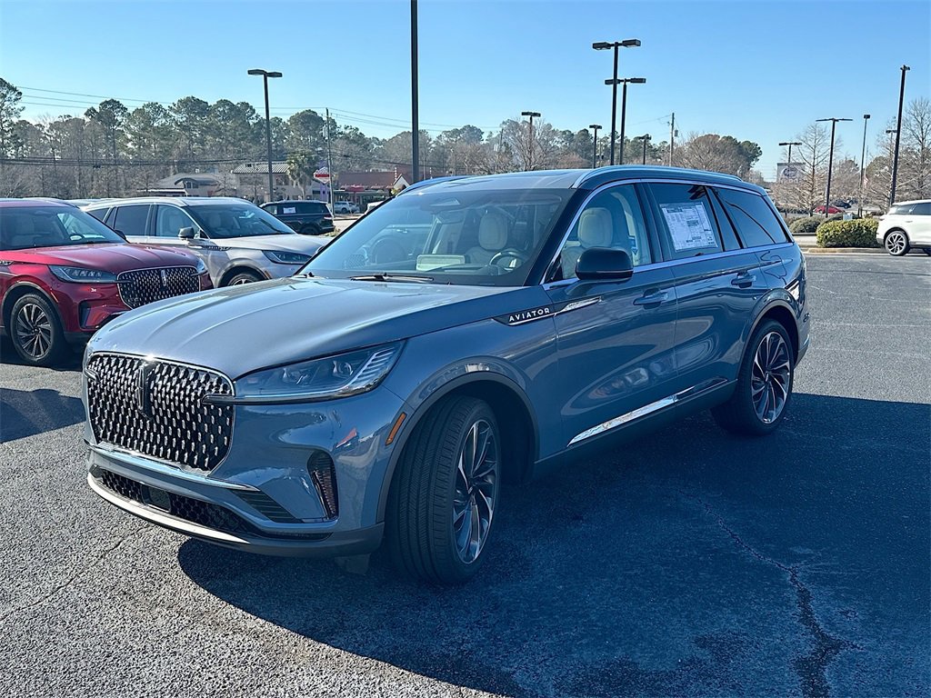 New 2025 Lincoln Aviator Reserve w/ Luxury Package image 2
