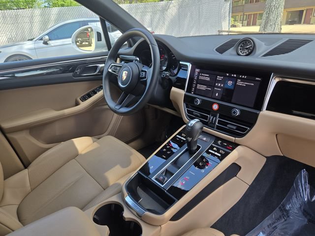 Used 2025 Porsche Macan Turbo AWD/4WD image 21