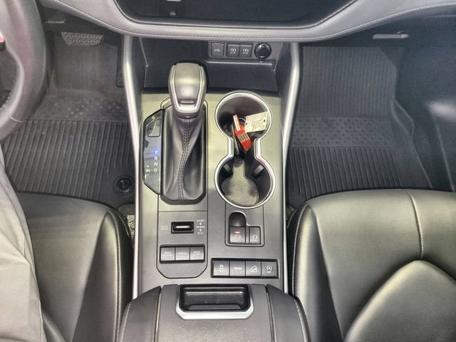 Used 2021 Toyota Highlander XLE AWD/4WD image 20