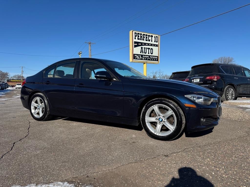 Used 2014 BMW 320i xDrive Sedan AWD/4WD image 2