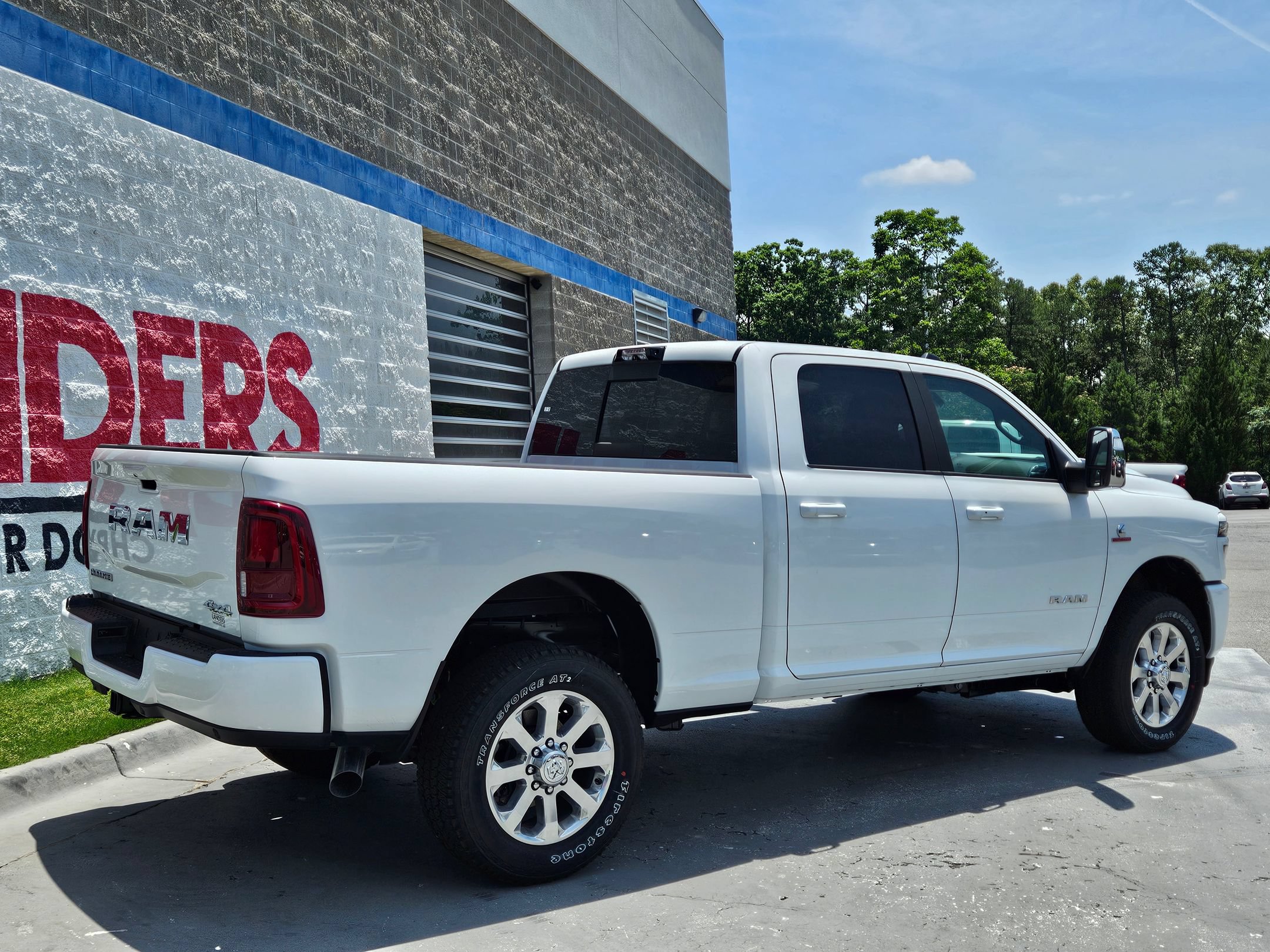 New 2026 RAM 2500 Laramie w/ Sport Appearance Package AWD/4WD image 7