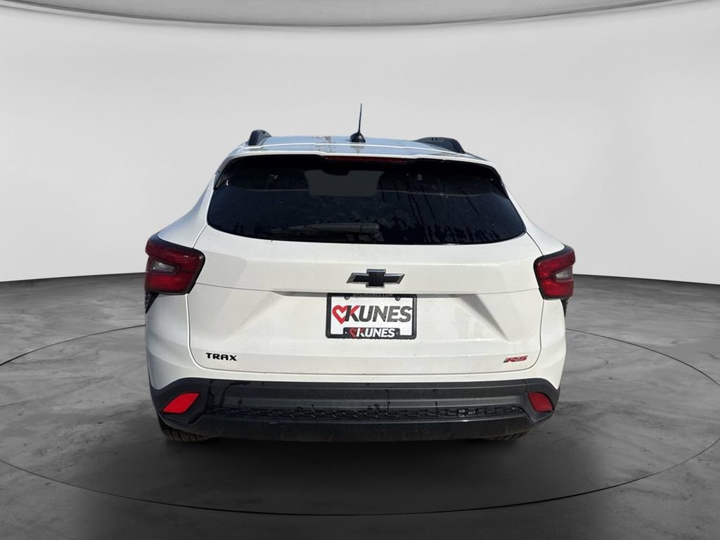 Used 2024 Chevrolet Trax RS w/ Sunroof Package FWD image 9